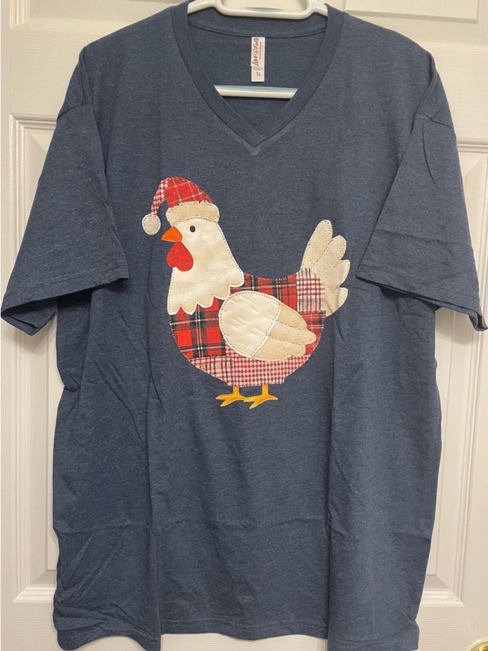 XL Farmhouse Christmas Patchwork Chicken V-Neck Tee NEW